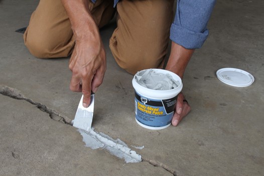aplicar material de emparchar